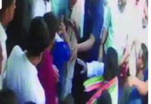 कांग्रेस विधायक बृहस्पत सिंह बैंक कर्मचारी का कॉलर पकड़कर पीटा