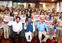 भोपाल के मेधावी विद्यार्थियों से मिले मंत्री श्री विश्वास सारंग उज्ज्वल भविष्य के लिए किया प्रेरित