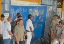 ममता भवानीपुर स्ट्रॉन्ग रूम में 4 घंटे रहीं:कहा- किसी को EVM लूटने नहीं देंगे; चुनाव आयोग बोला- पोस्टल बैलट छंट रहे थे, EVM सुरक्षित