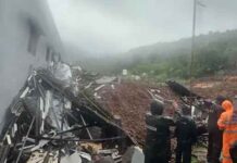 महाराष्ट्र में 3 दिन से बारिश, रेलवे ट्रैक, एक्सप्रेस-वे बंद:लोगों को घर में रहने की सलाह; जम्मू-कश्मीर के किश्तवाड़ में लैंडस्लाइड, गाड़ियां दबीं