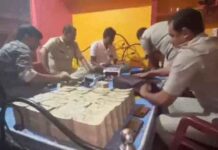पत्थर कारोबारी के घर 28 करोड़ कैश, 15kg सोना मिला:नोट गिनते-गिनते 5 मशीनें खराब हुईं, आरोपी गिरफ्तार; बंगाल के बीरभूम में बस चलाता था