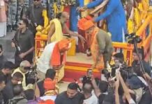 अहमदाबाद रथयात्रा में हाथियों को पैर बांधकर लाया गया:पिछले साल 3 हाथी बेकाबू हुए थे; पुरी में सोने की झाड़ू से होगी रथों की सफाई
