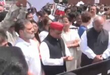 संसद के बाहर NDA-इंडिया ब्लॉक आमने-सामने, VIDEO:प्रियंका नारे लगाते NDA सांसदों के पास पहुंचीं, सुरक्षाकर्मियों ने रोका; लोकसभा कल तक स्थगित