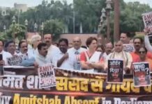 विपक्ष के हंगामे के बीच लोकसभा-राज्यसभा की कार्यवाही दोपहर दो बजे तक के लिए स्थगित