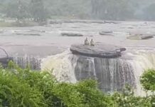 उत्तराखंड में भारी बारिश, 12 मौतें:बिहार में बाढ़ का खतरा; यूपी में गंगा एक्सप्रेसवे फिर धंसा, MP के चित्रकूट में 400 दुकानें डूबीं