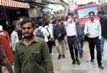 भोपाल के न्यू मार्केट में आग के बाद एक्शन:दुकान संचालक पर FIR; भट्टी के पास रखे कपड़े से भड़की थी आग