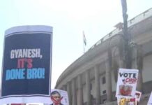 राहुल गांधी बोले- ज्ञानेश कुमार डरे हुए:300 सांसदों को चुनाव आयोग से मिलने नहीं दे रहे; आकाशवाणी कैंपस में दो घंटे से धरने पर